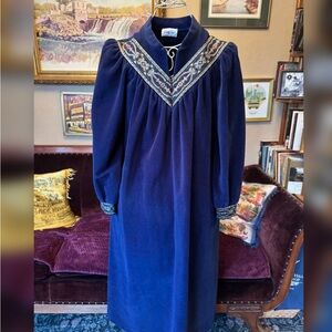 Vintage Stunning 1989’s Vanity Fair Velour Robe Metallic Gold Jacquard Trim - Sm